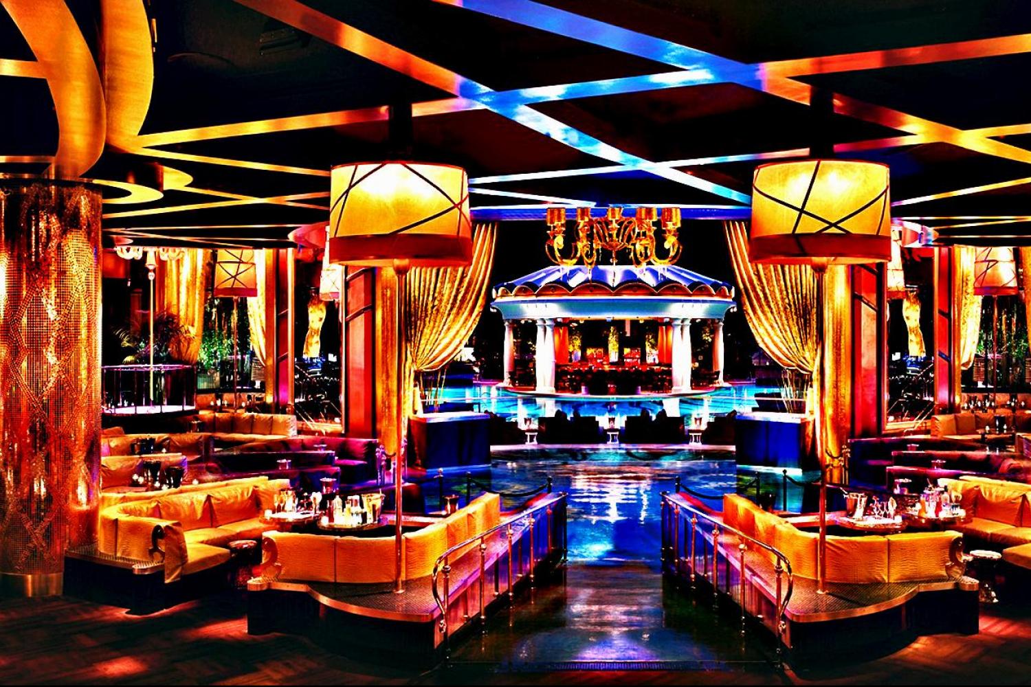 how-to-get-into-las-vegas-clubs-for-free-le-chic-geek