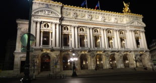 Palais Garnier with statues on top of it