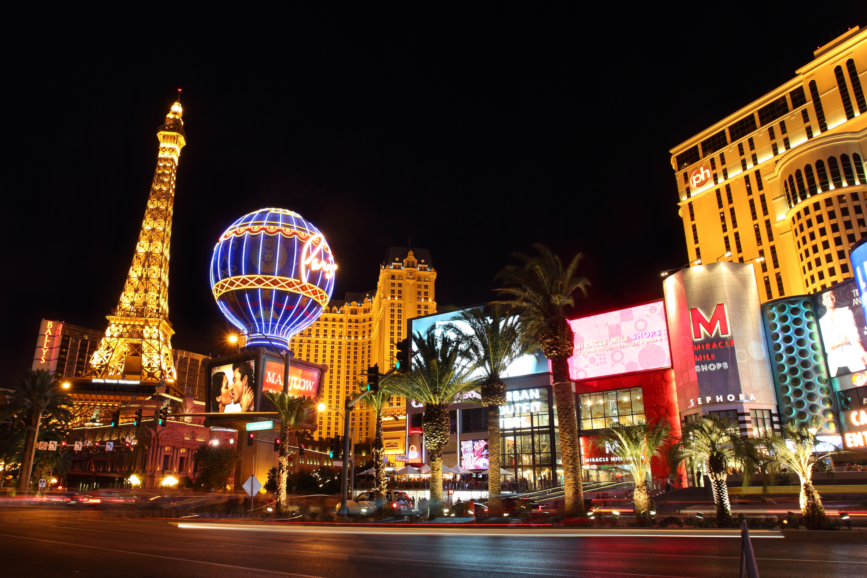 Attractions To See And Skip In Las Vegas Le Chic Geek