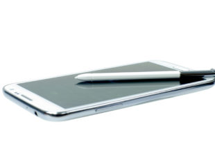 a white stylus on a cell phone